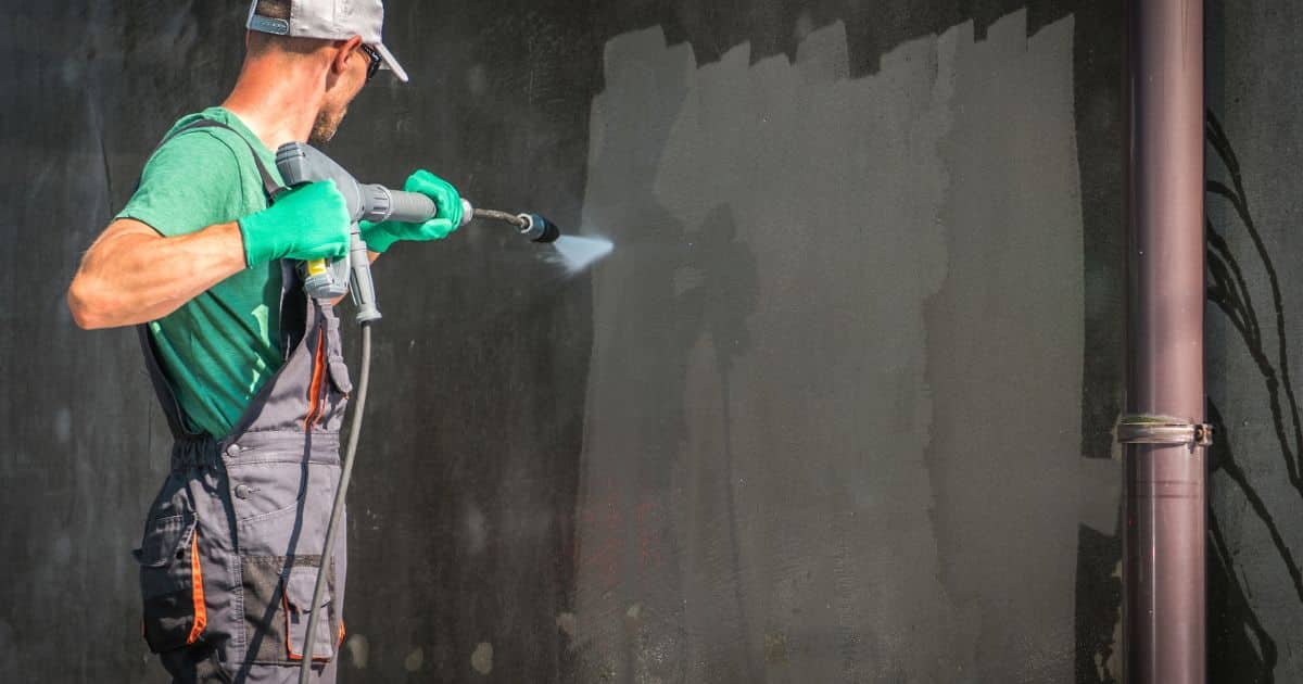 Mycie elewacji Warszawa – praca zespołu BOGOclean