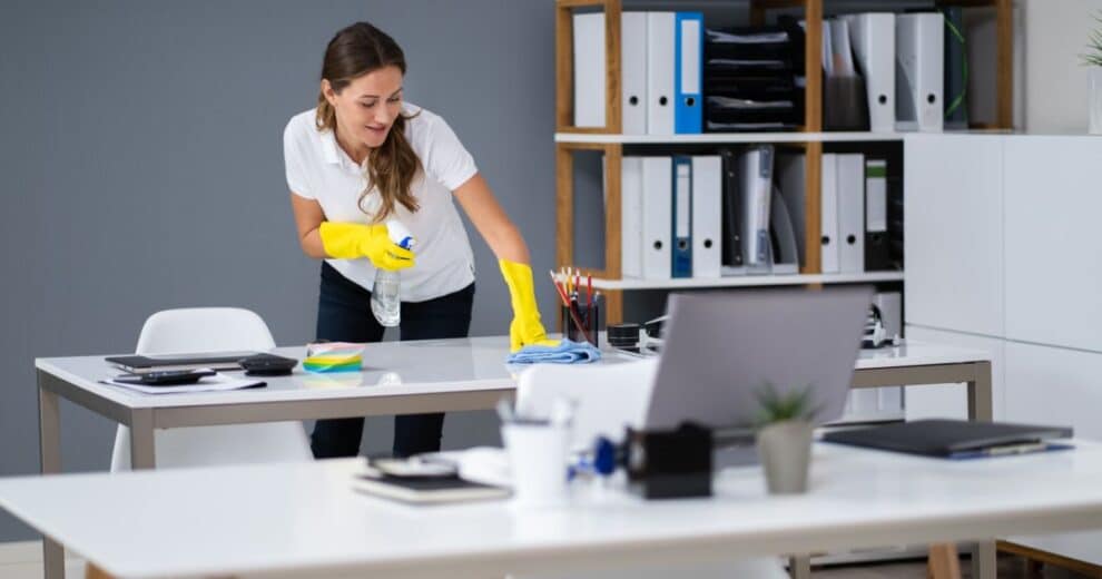 Sprzątanie coworkingu Warszawa – sprzęt i maszyny czyszczące